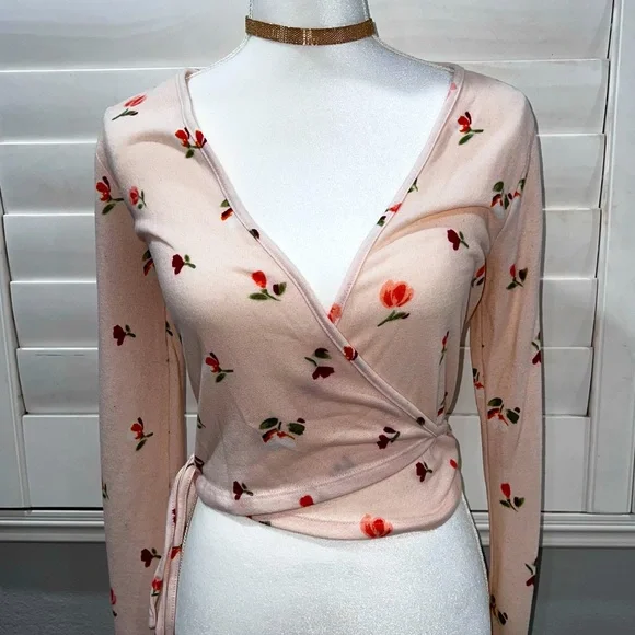 Floral Wrap Crop - Picture 1 of 4